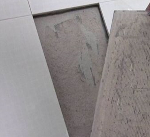 金坛瓷砖空鼓维修公司分享瓷砖铺贴时如果打浆（即涂抹在瓷砖背面和基层上的砂浆或瓷砖胶）过少，会带来以下问题
